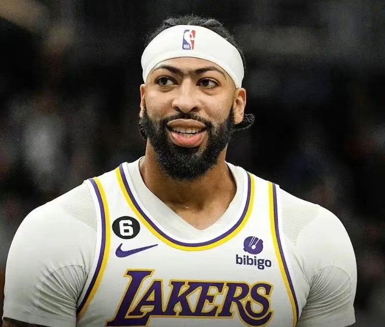 Lilla og guld herlighed, Anthony Davis resignerer med Lakers